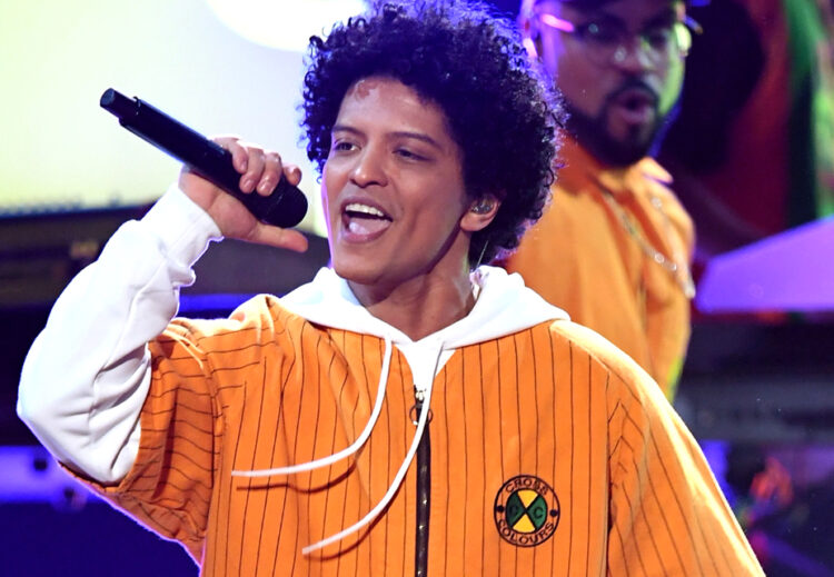 NEW YORK, NY - JANUARY 28:  Recording artist  Bruno Mars performs onstage during the 60th Annual GRAMMY Awards at Madison Square Garden on January 28, 2018 in New York City.  (Photo by Kevin Winter/Getty Images for NARAS)