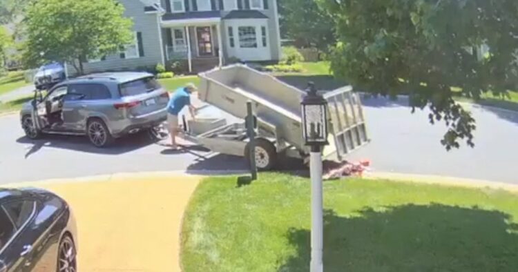 petty, father, puts, 80000, pennies-daughters, front, lawn, final, child, support, payment