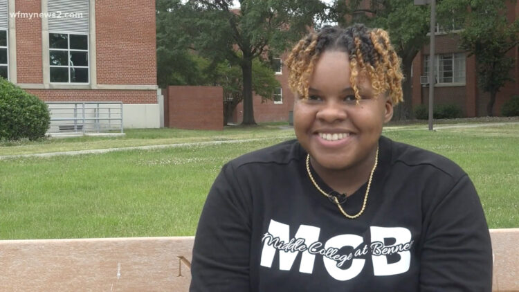 mother, Saniya Lyles, Graduates, 17, Universities, Colleges, Accepted, Scholarships