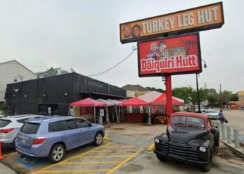 Turkey Leg Hut, Houston, dress code, anti-Blackness