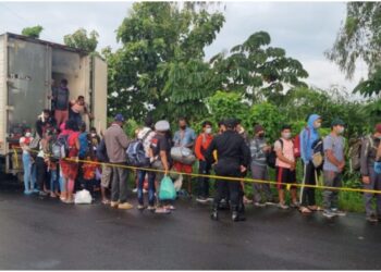 Haitians shipping container Guatemala