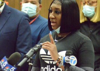 Chicago, Mom, Leslie Bell, Teen, Son, Isaiah Davis, Fatally, Shot, Suspect, Faheem Norwood, Suburban, Burnham, Illinois.