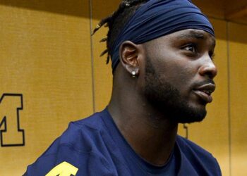 running back De'Veon Smith USFL Pittsburgh Maulers pizza chicken salad viral video