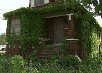 woman abandoned house South Side Chicago local police Antione Dobine