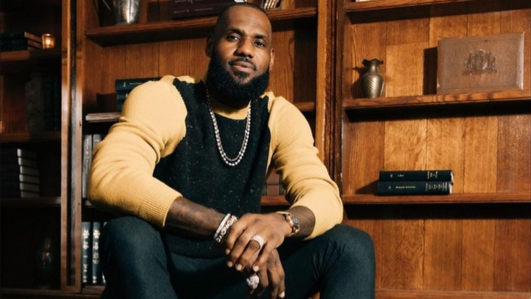 LeBron James, basketball, legend, billionaire, King James, NBA, Michael Jordan, Cleveland Cavaliers, Los Angeles Lakers, LeBron James Family Foundation, Akron, Ohio