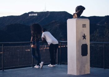 AITA Reddit, relationship, ski trip,