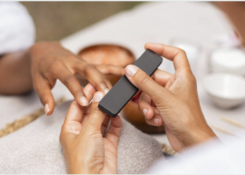 nail polish, research, scientists, dryer, skin cancer, cells, mutation, gel manicure, radiation, risks, DNA, UV, ultraviolet